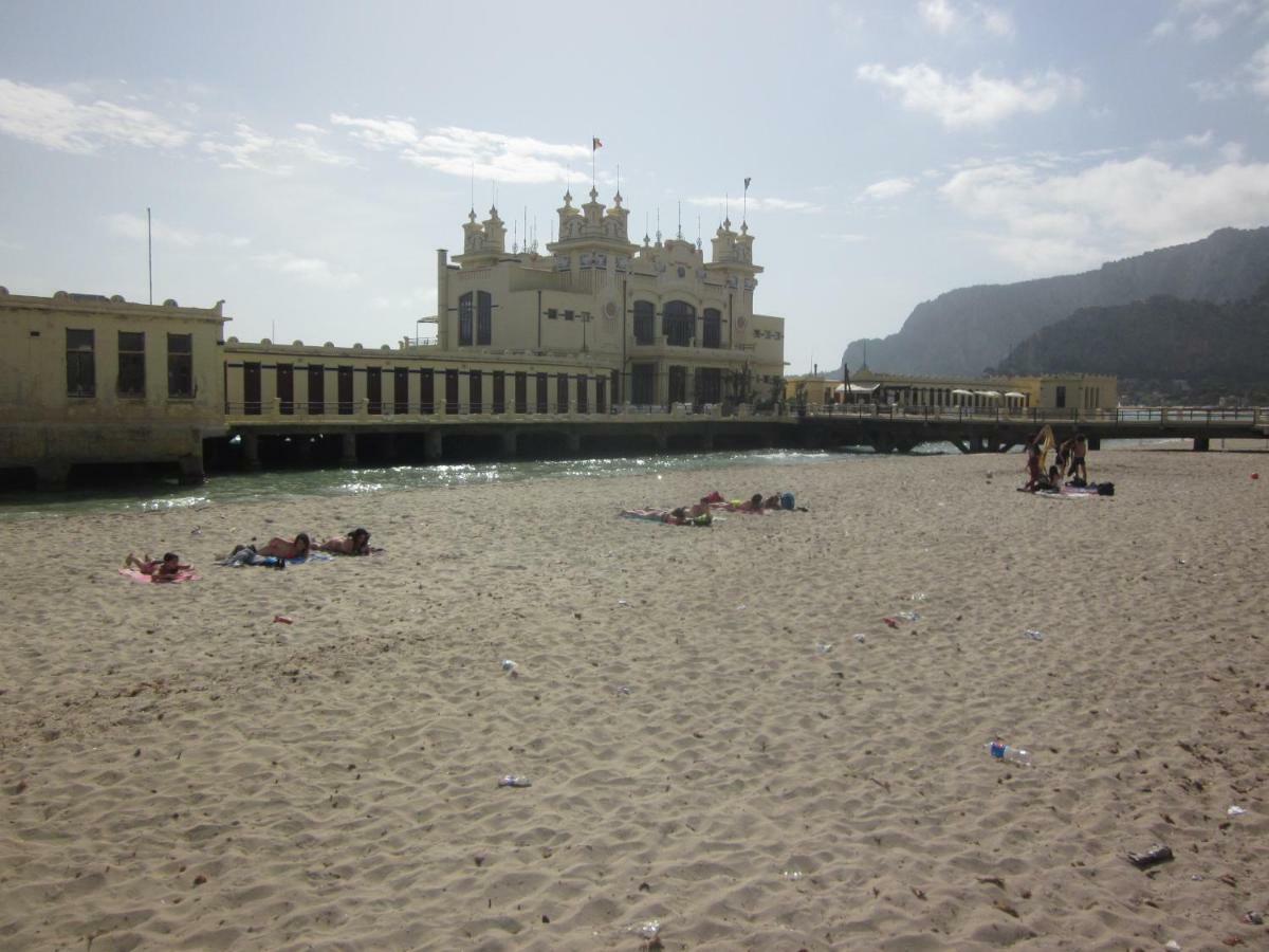 פלרמו Mondello Beach Holyday מראה חיצוני תמונה